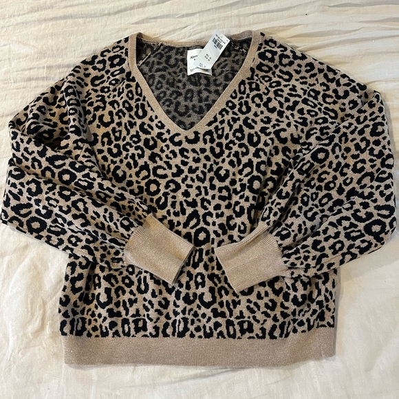 Abercrombie & Fitch Leopard Print Sweater - Picture 1 of 1